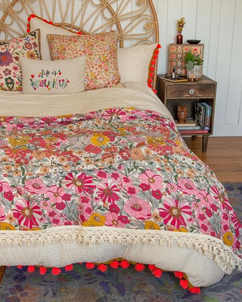 Natural Life Bedroom, Colorful Boho Home, Room Vibes, Floral Bedroom, Shabby Chic Bedding, Pretty Princess, Redecorate Bedroom, Princess House, Bohemian Bedroom