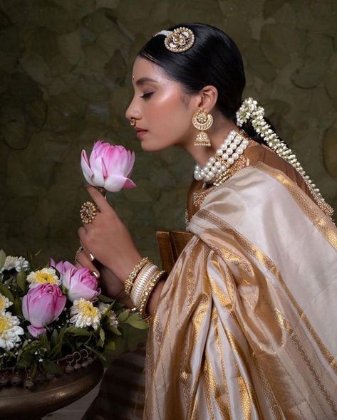 South Asian Reference Photos, Traditional Indian Royal Clothing, South Asian Reference, Indian Reference Photos, South Indian Bride Aesthetic, Indian Women Photography Portraits, Indian Shoot Ideas, South Asian Photography, Apsara Aesthetic