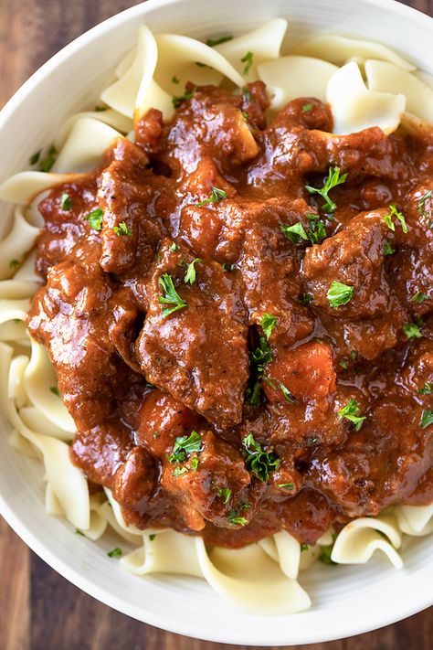 European Dishes Dinners, Chunky Beef Recipes, European Beef Recipes, Polish Beef Goulash, Beef Golashes Recipes, Authentic Goulash Recipes, Veal Chunks Recipe, German Beef Recipes, Polish Goulash Recipes