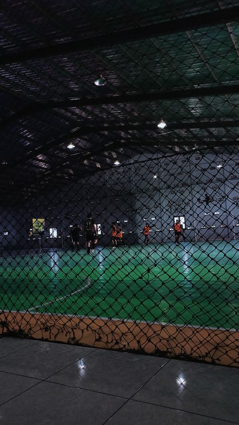 Lapangan Futsal Aesthetic, Pap Lapangan Futsal, Wallpaper Futsal, Futsal Wallpaper, Futsal Aesthetic, Futsal Court, Snooker Room, Foto Pinterest, Dp Whatsapp