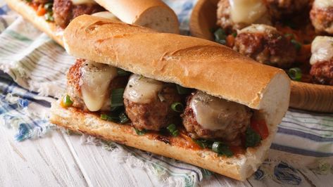 8 Easy Meals Using Kirkland Meatballs at Costco 15 Amazing Meatballs, Costco Meatballs, Subway Sandwiches, Meatball Sandwich Recipes, Meatball Sub Recipe, Oven Baked Meatballs, Recipes Sandwiches, Italian Style Meatballs, Subway Sandwich