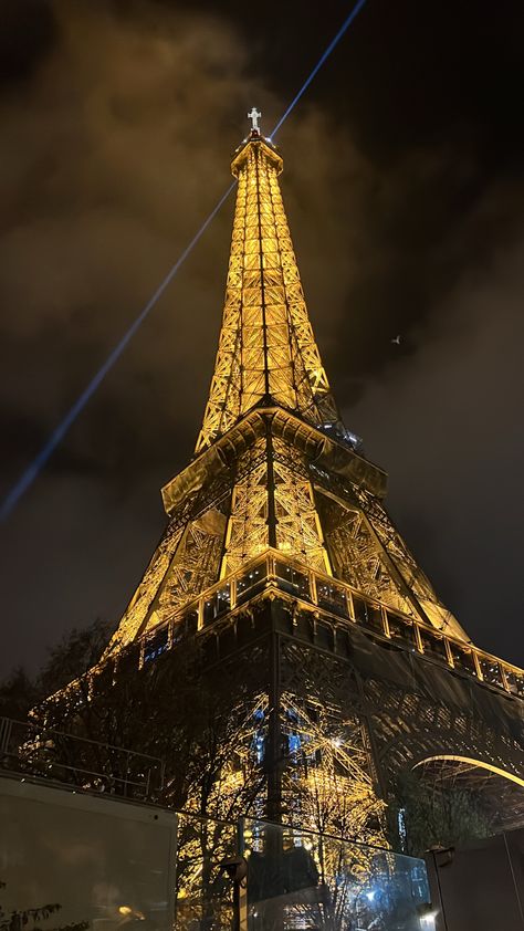 Effelle Tower Aesthetic, Aesthetic Eiffel Tower, Eiffel Tower Aesthetic, Paris In December, Eiffel Tower At Night, Paris Dream, Dream Vacations Destinations, Paris Aesthetic, Baroque Architecture