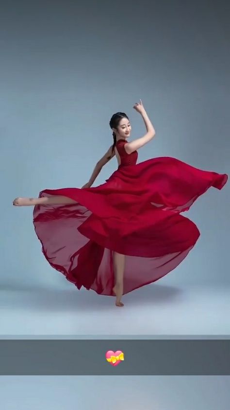 Future Drawing, Dancing Pose, Dance Picture Poses, Dancer Photography, Ballet Pictures, Big Skirts, Dance Photography Poses, Big Dresses, Ballet Poses