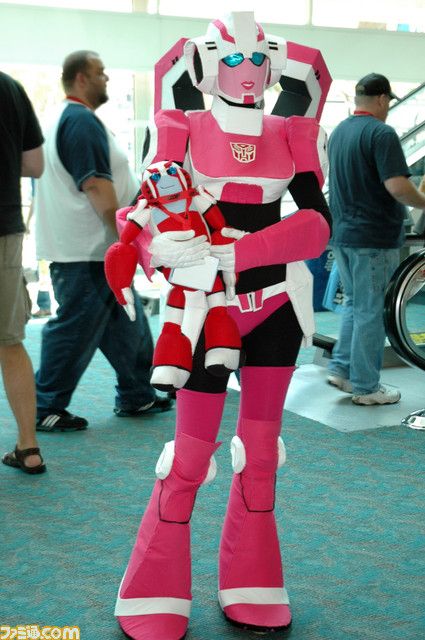 Arcee Transformers Costume, Transformers Female Decepticons, Transformers Costumes Diy How To Make, Transforming Optimus Prime Costume, Transformers Cardboard Costume, Robot Picture, Cosplay For Women, Arcee Transformers, Transformers Funny