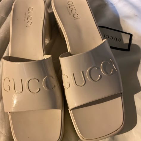 Gucci Rubber Sandals, Gucci Sandals, Gucci Heels, Rubber Sandals, Heels Sneakers, Gucci Gucci, Aesthetic Shoes, Shoe Inspo, Beige Aesthetic