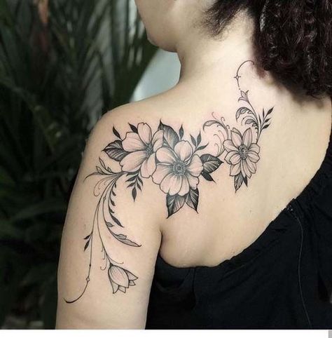 Back Of Shoulder Tattoos For Women, Shoulder Piece Tattoo, Women's Shoulder Tattoo, Classy Tattoos For Women, Front Shoulder Tattoos, Blade Tattoo, Cool Shoulder Tattoos, Floral Tattoo Shoulder, Shoulder Blade Tattoo