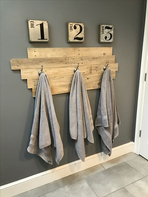 Towel rack for kids bathroom. Made from wood pallet. Towel Hanger Ideas Bathroom Wood, Kids Bathroom Towel Storage, Restroom Towel Rack Ideas, Bathroom Towel Hanger Ideas, Towel Hanger Ideas, Diy Towel Rack Bathroom, Kids Bathroom Towel, Shower Redo, Bathroom Towel Rack Ideas