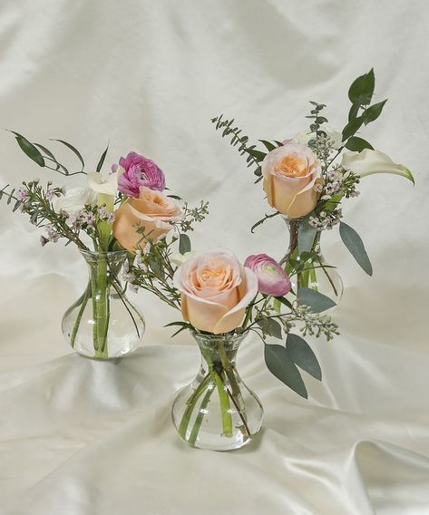 table flower arrangements Small Vases With Flowers, Bud Vases Arrangements, Bud Vase Centerpiece, Bud Vases Flowers, Small Flower Arrangements, Table Flower Arrangements, Small Centerpieces, Flower Vase Arrangements, Floral Arrangements Diy