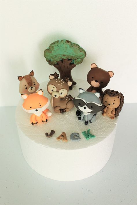 Fondant Squirrel, Fondant Woodland Animals, Fox Cakes, Woodland Birthday Cake, Bear Decorations, Fox Cake Toppers, Tree Stump Cake, Woodland Cake Topper, Fox Cake