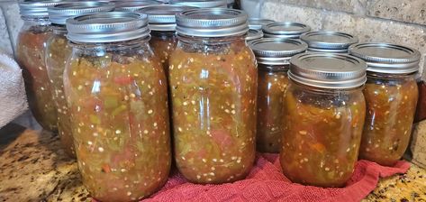 Anyone Else Can Their Green Chile? Green Chile, Tomatoes and Garlic. Delicious! - Easy DIY Recipes White Bean Soup Recipes, Canning Pickles, Green Chile Chicken, Canning Recipe, Slow Cooked Chicken, Green Chiles, Bean Soup Recipes, Bean Pot, Homemade Tortillas