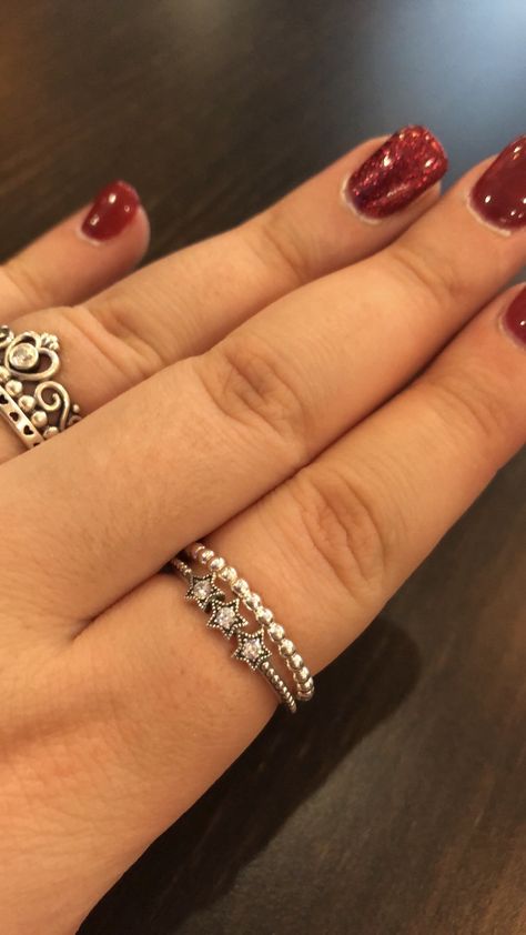 Pandora Friendship Rings, Ring Combos Silver, Pandora Ring Stack, Pandora Stackable Rings Ideas, Pandora Rings Stacked Ideas, Pandora Rings On Hand, Pandora Rings Aesthetic, Pandora Stacking Rings, Ring Combos