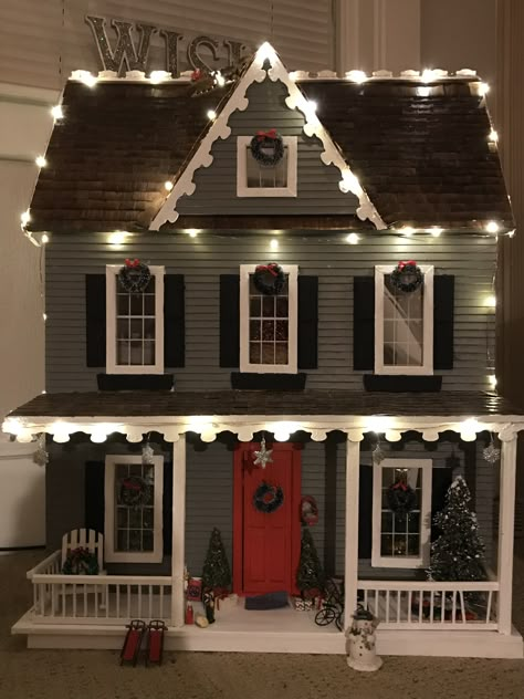 Remodeled doll house- decorated for Christmas Christmas Doll House Ideas, Christmas Dollhouse Ideas, Christmas Dolls House, Christmas Dollhouse Makeover, Christmas Doll House Diy, Christmas Barbie House, Doll House Christmas Decorations Diy, Doll House Interior Ideas, Christmas Dollhouse Diy