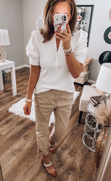 House Warming Outfit Ideas, Spring Business Casual Outfits, Summer Work Outfits Office, Beverly Ennis Hoyle, Khaki Pants Outfit, Loft Outfits, Walmart Outfits, Summer Business Casual Outfits, Capri Outfits