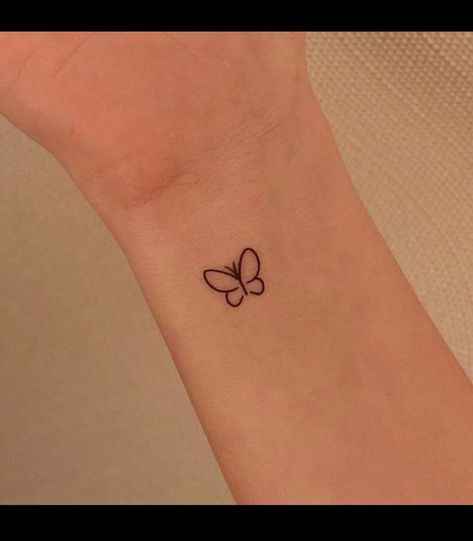 Tiny Butterfly Tattoo, Simple Butterfly Tattoo, Butterfly Tattoos On Arm, Butterfly Wrist Tattoo, Small Butterfly Tattoo, Small Pretty Tattoos, Small Girl Tattoos, Парные Тату, Cute Tiny Tattoos