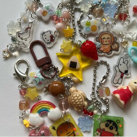 keychain anime iphone cute school charms crafts hello kitty onigiri jewelry Trinkets Aesthetic, Random Trinkets, Cute Trinkets, Aesthetic Keychain, Keychains Cute, Crafts Beads, Shin Chan, Cute Keychain, Resin Charms