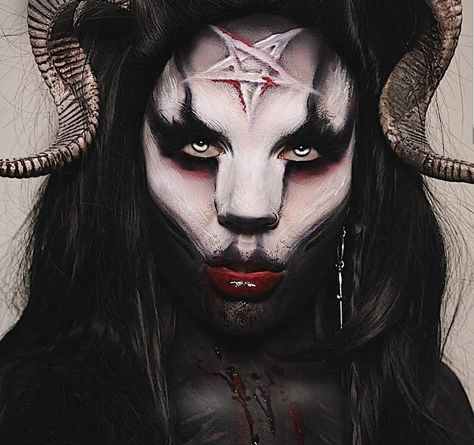 Krampus Makeup Inspiration, Demon Makeup Scary, Halloween Demon Makeup, Creepy Witch Makeup, Demon Make Up, Demon Makeup Female, Demonic Makeup, Demon Makeup Halloween, Krampus Makeup