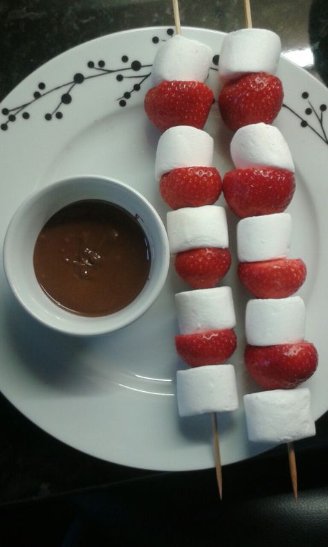 @annadoble My yummy strawberry and marshmallow skewers with a chocolate dip! Strawberry And Marshmallow, Marshmallow Skewers, Marshmallow Sticks, Chocolate Dip, Chocolate Dipped Marshmallows, Chocolate Marshmallows, Chocolate Strawberry, Chocolate Strawberries, Chocolate Dipped