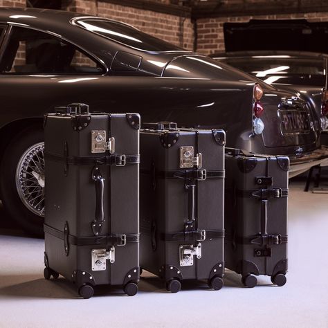 GLOBE-TROTTER (@globe_trotter1897) • Fotos y vídeos de Instagram Globe Trotter Luggage, Genuine Leather Bracelet, All Black Everything, Trotter, An Elephant, Luggage Sets, Globe Trotter, Travel Case, Check In