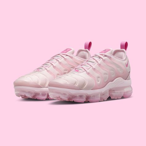 Pink Vapormax Nike Outfit, Pink Vapormax Nike, 2024 Manifestations, Nike Vapormax Plus, Vapormax Nike, Huraches Nike, Air Vapormax Plus, Nike Air Vapormax Plus, Nike Vapormax