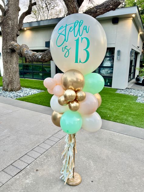 13th Birthday Balloon Ideas, Ballon Tower, Balloons Arrangements, Ballon Column, Tiffany Birthday Party, Tulle Balloons, Tiffany Birthday, Balloon Christmas, Balloon Tower