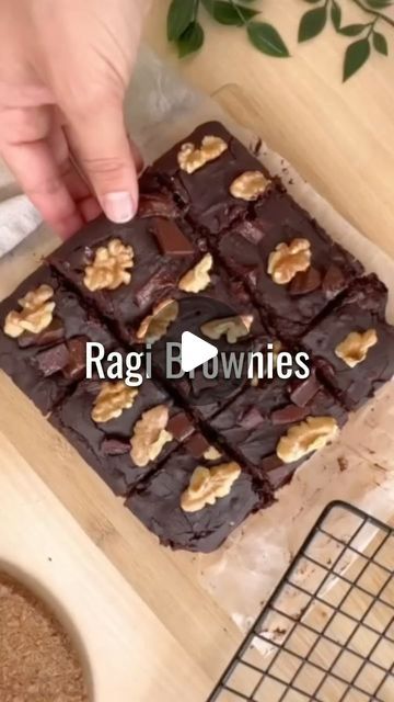 Chef Aashti on Instagram: "Gluten free Ragi Brownies!  I promised you guys some ragi brownies so here they are! These are gluten free and made with simple ingredients. I’ve used sprouted ragi flour which is higher in calcium and vitamin C but you can use regular ragi flour too. Just make sure to toast the ragi flour for a few mins until it smells fragrant. Otherwise it will taste raw. Ragi is normally very dense so I’ve added jowar flour and some corn flour to make this lighter.   Ragi Brownies  * 1/2 cup sprouted ragi flour * 1/4 cup jowar flour * 1.5 apple chopped * 2 tbsp corn flour/arrowroot powder * 1/3 cup +2 tbsp jaggery powder * 1/3 cup cocoa powder * 1 tbsp flax seed powder * 1 tsp vanilla extract * 1/2 tsp baking powder  Wet  * 1/3cup + 2tbsp  non dairy milk * 3 tbsp cold pressed Ragi Brownie Recipes, Ragi Cake Recipe, Flax Seed Powder, Apple Cider Pork, Ragi Recipes, Ragi Flour, Jaggery Powder, Braised Pork Shoulder, Non Dairy Milk