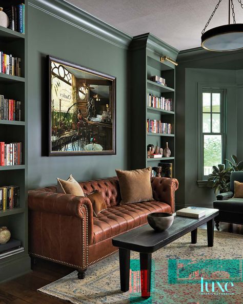 Home Library Rooms, Home Library Design, Luxe Interiors, Leather Couch, Living Room Green, Interiors Design, Green Rooms, Home Office Design, Front Room