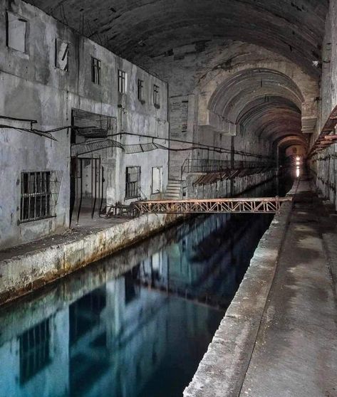 Abandoned submarine bunker Floral Bohemian Dress, Apocalypse Landscape, Deserted Places, Desert Places, Apocalypse Aesthetic, Up Party, Strange Places, Chernobyl, Haunted Places