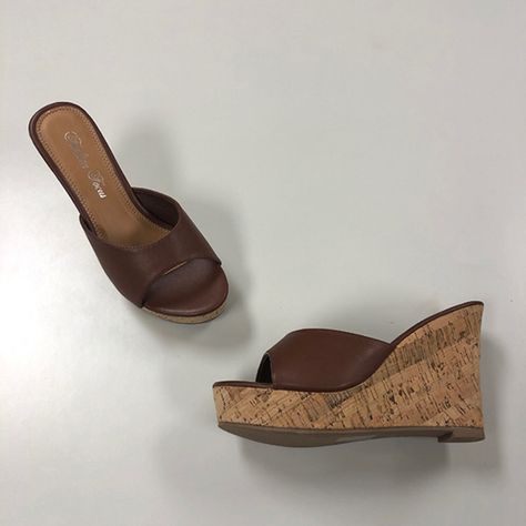 Brand New Pair Of Wedge Sandals From Fashion Focus With 3.75” Heel And 1" Platform Summer Wedge Sandals, Wedges Aesthetic, Vintage Wedges, Wedges Sandals, Brown Platform Wedge Sandals, Brown Platform Wedge Heels, Wedges Heels, Brown Heels & Wedges, Wedge Sandals Outfit