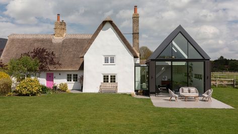 Cottage Extension Ideas, Avocado Bathroom Suite, Cottage Extension, Thatched House, Modern Extension, Cottage Exterior, House Extension Design, Cute Cottage, House Extension