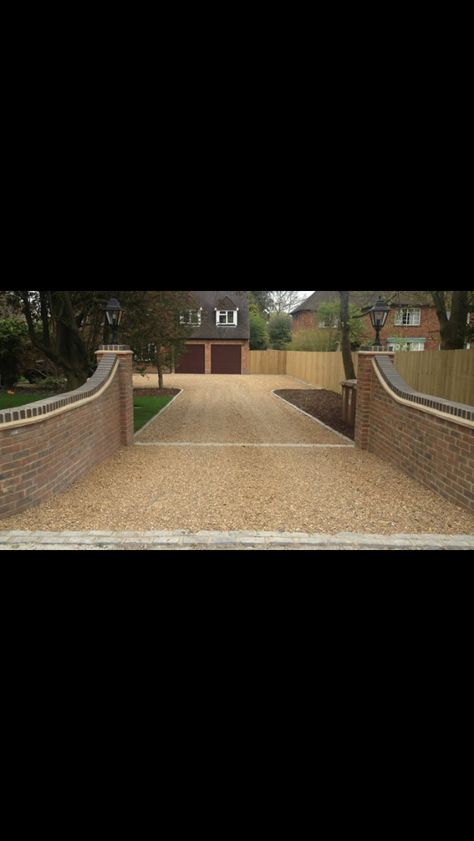 Cotswold Stone Gravel Driveway Cotswold Stone Driveway, Cotswold Stone Gravel, Driveway Columns, Brick Entrance, Entrance Driveway, Entrance Landscaping, Driveway Entrance Landscaping, Brick Border, Land Ideas