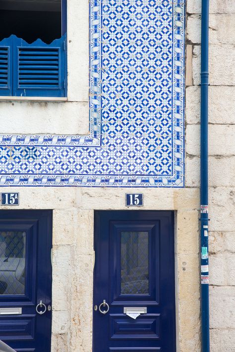 Portuguese Blue Tiles, South Portugal, Portugal Winter, Portuguese Home, Lisbon Tiles, Portugal Tiles, Tiles Portuguese, Azulejos Tiles, Portugal Art