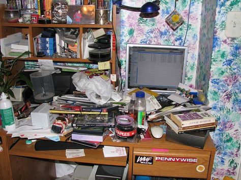 Can a Messy Desk Make You More Creative? - Neatorama Messy Office, Dorm Fridge, National Novel Writing Month, Pink Dorm, Messy Desk, Best Online Courses, Job Interview Tips, Free Online Courses, Home Building Design