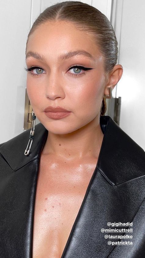 Gigi Hadid Victoria Secret, Gigi Hadid Makeup, Gigi Hadid Looks, Best Lipstick Color, Gigi Style, Gigi Hadid Outfits, Bella Gigi Hadid, Patrick Ta, Chic Makeup