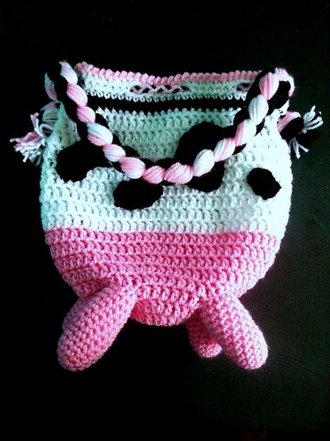 We Love Cozy : All year round challenge: The C from Cow - free crochet bag pattern. Purse Crochet Pattern, Chalk Bag, Free Crochet Bag, Crochet Cow, Crochet Animals Free Patterns, Chalk Bags, Fun Patterns, Tablet Cover, The C