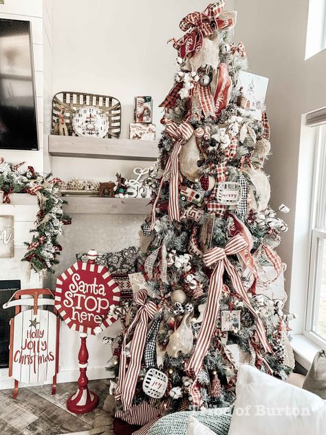 Farmhouse White Christmas Tree, Farmhouse Neutral Christmas Tree Decor, Farmhouse Christmas Trees Ideas, Red Farmhouse Christmas Tree, Tree Filler Ideas Christmas, Farm Style Christmas Tree, Simple Farmhouse Christmas Tree Ideas, Christmas Tree Themes Farmhouse, Pencil Tree Decorating Ideas Farmhouse