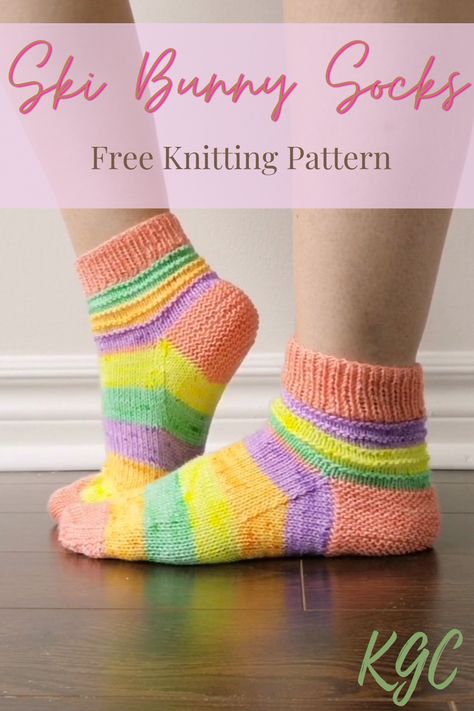 Beginner Knitted Socks, Child Socks Pattern Free, Knit Sock Pattern Free, Knit Socks Pattern Free Beginner, Child Socks Pattern, Sock Yarn Projects, Sock Yarn Knitting Patterns, Socks Free Knitting Pattern, Knitting Slippers