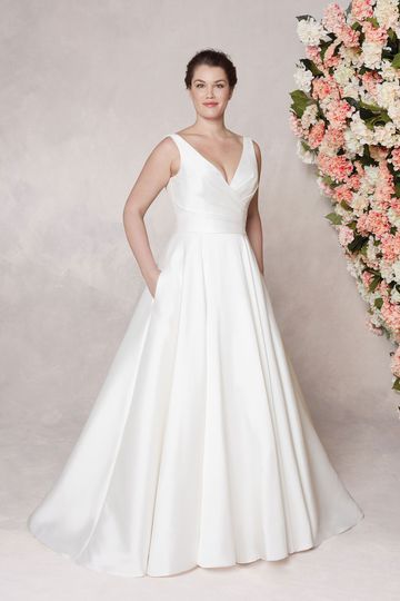 Sincerity Bridal Wedding Dresses, Sincerity Wedding Dress, Gown With Pockets, Mikado Wedding Dress, Plus Size Ball Gown, Justin Alexander Wedding Dress, Sincerity Bridal, Veil Styles, Plus Size Wedding Gowns