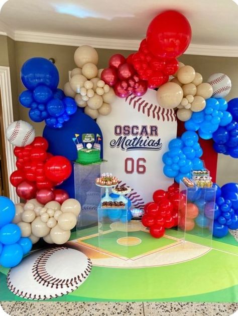 Baseball Theme Balloon Garland, Yankees Birthday Party Decorations, Diy Baseball Backdrop, Baseball Balloon Decorations, Baseball Party 1st Birthday, Baseball Party Photo Backdrop, Baseball Themed Party Decorations, Baseball Theme Balloons, Baseball Theme Backdrop