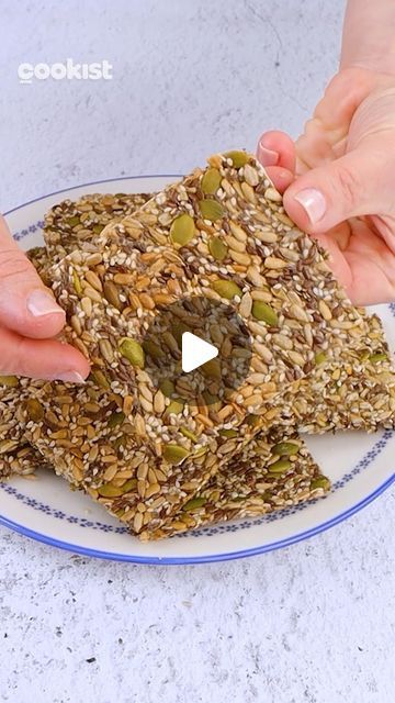 Cookist Wow on Instagram: "Do you want a simple but healthy and nutritious #snack? 🌱😋 These seed #crackers are for you! They'll turn out sooooo crunchy 🤤

👉INGREDIENTS
100g (3/4 cup) of Sunflower seeds
40g (1/4 cup) of Pumpkin seeds
50g (1/4 cup) of Sesame seeds
30g (1/4 cup) of Flaxseeds
25g (1/4 cup) of Chia
Salt
Paprika
Dry oregano
170ml (3/4 cup) of Water

👉METHOD
1. In a bowl, mix sunflower, pumpkin, sesame, flaxseeds, chia, salt, paprika, and dry oregano and mix. Finally, add the water and mix. Set aside for 20 minutes.
2. After time has elapsed mix again and pour the mixture on the baking tray covered with parchment paper and arrange evenly.
3. Transfer to the oven and bake at 180°C/360°F for 30 minutes.
4. Cut them after baking and serve them all together on a serving plate. Homemade Seed Crackers, Seeded Crackers, Seed Crackers, Pumpkin Sunflower, Flax Seeds, Cracker Recipes, God Mat, Flaxseed, Low Carb Snacks