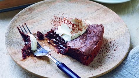 Kladdkaka (Easy Swedish Sticky Chocolate Cake) Recipe | Epicurious Swedish Sticky Chocolate Cake, Sticky Chocolate Cake, Fall Cheesecake Recipes, Chocolate Caramel Cookie Bars, Canadian Butter Tarts, Swedish Chocolate, Chocolate Chunk Brownies, Chocolate Caramel Cookies, Caramel Cookies Bars