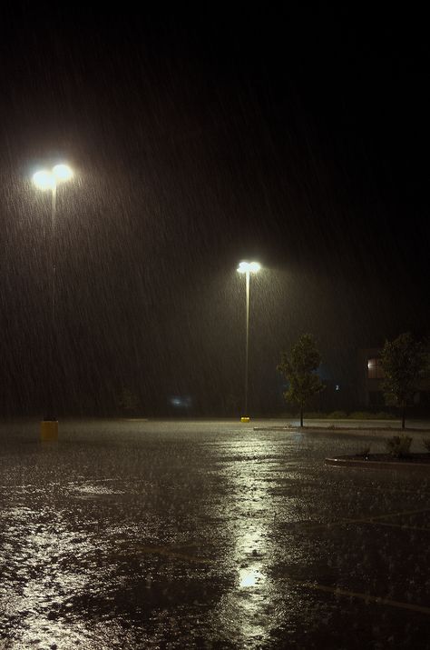 Outdoors Aesthetic, Rainy Sky, Rain And Thunderstorms, Rain Aesthetic, Rain Pictures, Foggy Weather, Rainy Day Aesthetic, I Love Rain, Night Rain