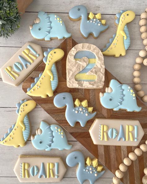 Dinasour Cookies Ideas, Dinosaur Decorated Cookies, Dinosaur Cookies Decorated, Dino Cookies, Cookie Corner, Baby First Birthday Themes, Dinosaur Cookies, Cookies Theme, Cookie Cake Birthday