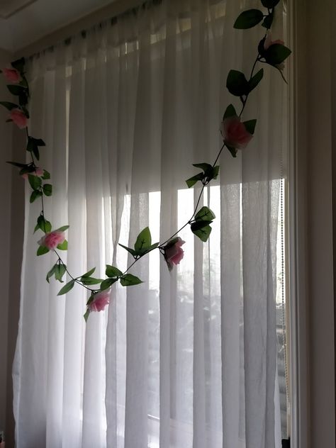 Vines Room Decor, Vine Decoration, Rose Vine, Rose Vines, Pink Tulips, Bedroom Inspo, Room Inspo, Design Crafts, Pink Rose