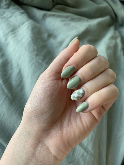 Sage Checkered Nails, Summer Gel Nails Ideas Short Simple Green, Simple Short Green Nails, Lite Green Nails, Sage Green Nails Design Aesthetic, Simple Nails Sage Green, Sage Green Acrilyc Nails, Light Green Checkered Nails, Green Designs Nails