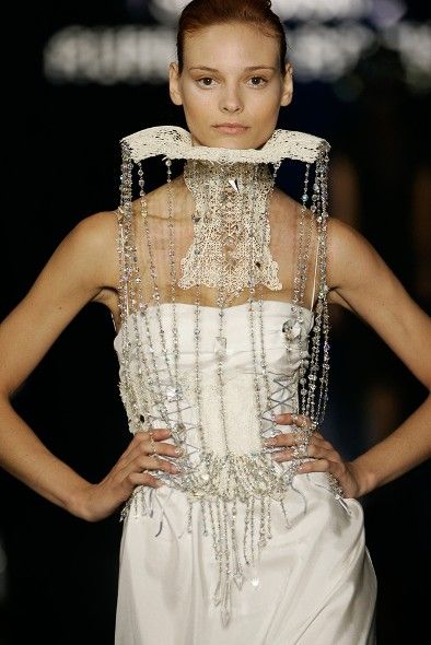 Lesley Vik Waddellfor for Swarovski Runway Rocks Neck Brace Fashion, Beaded Headpiece, Neck Brace, High Fashion Jewelry, 3d Fashion, Couture Details, Couture Jewelry, Neck Piece, Christian Lacroix