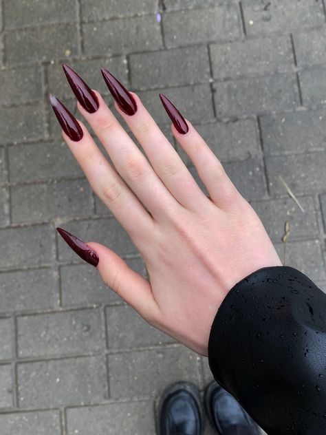 маникюр 
идеи
ногти Red Nails Stiletto Long, Acrylic Nail Designs Stiletto Pointy, Long Nail Designs Stilettos, Pointy Red Nails, Stiletto Red Nails, Red Stiletto Nails Designs, Long Pointy Nails, Pointy Nails Designs, Nail Inspo Stiletto