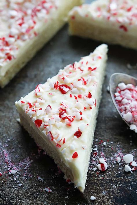 Peppermint Crunch, Soft Sugar Cookie, Peppermint Dessert, Christmas Sugar Cookie Recipe, Peppermint Treats, Peppermint Recipes, Peppermint Sugar Cookies, Christmas Desserts Easy, Sugar Cookie Bars