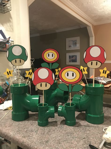 Super Mario Bros Table Centerpieces, Super Mario Bros Party Centerpieces, Luigi Party Ideas, Mario Birthday Party Table Decorations, Super Mario Party Decor, Mario Birthday Party Table, Mario Party Centerpieces, Super Mario Bros Centerpiece Ideas, Mario Kart Birthday Party Decoration