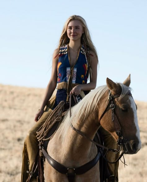 Yellowstone Series, Cartoon Books, Cowgirl Aesthetic, Cowboys And Indians, Mary Shelley, Yellow Hair, Musical Movies, Pose Reference Photo, Horse Girl