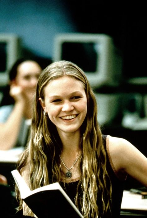 Kat Stratford, Julia Stiles, 10 Things I Hate About You, Other People, A Book, A Girl, Hairstyles, 10 Things